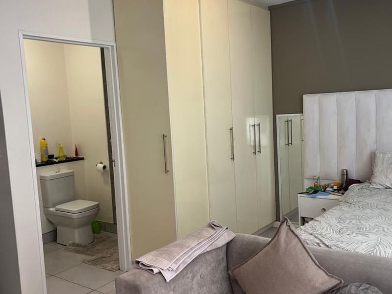 CBD| CITY JUNCTION | BACHELORS - Photo 8