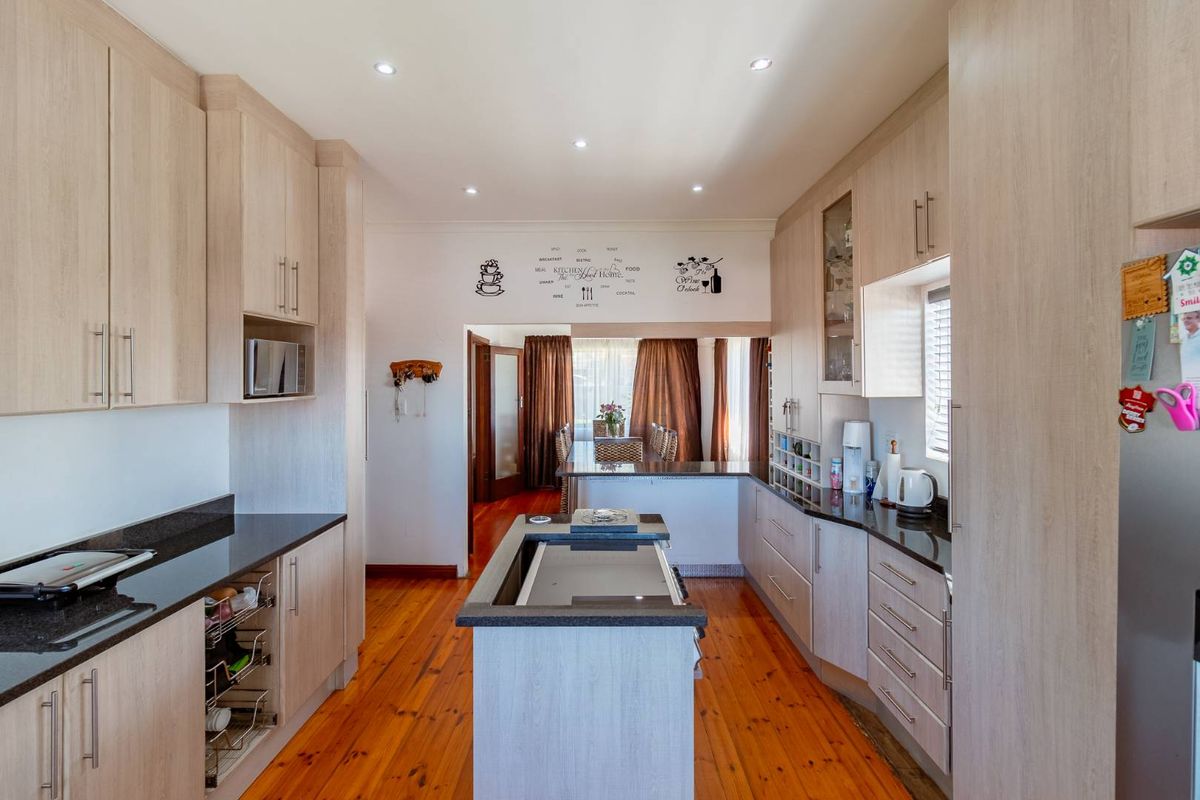 This beautifully renovated home offers modern comfort, excellent entertainment space, and valuable off-grid features — a rare find in central Adcockvale. - Photo 5