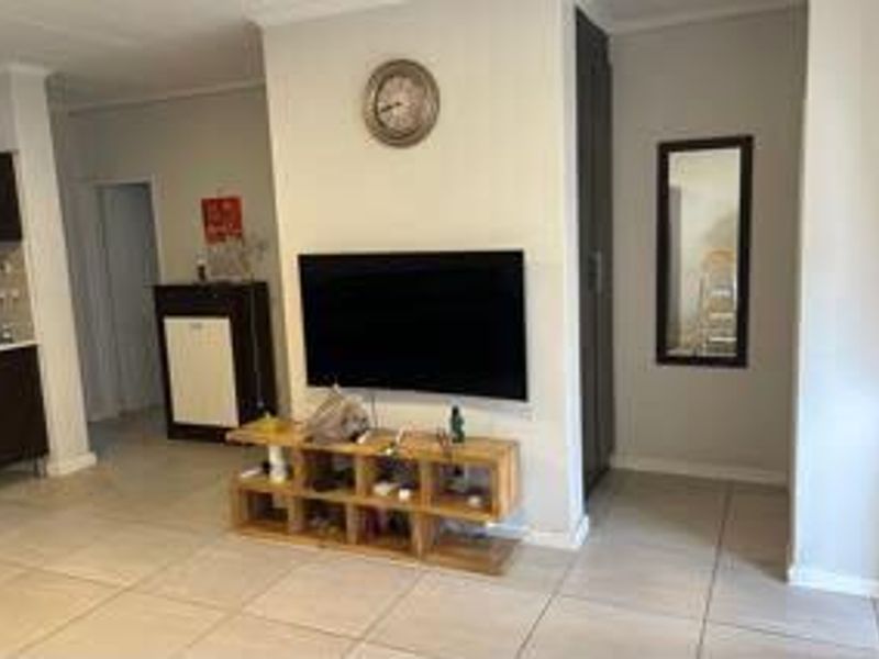 Modern 3 Bedroom for Sale - Photo 4