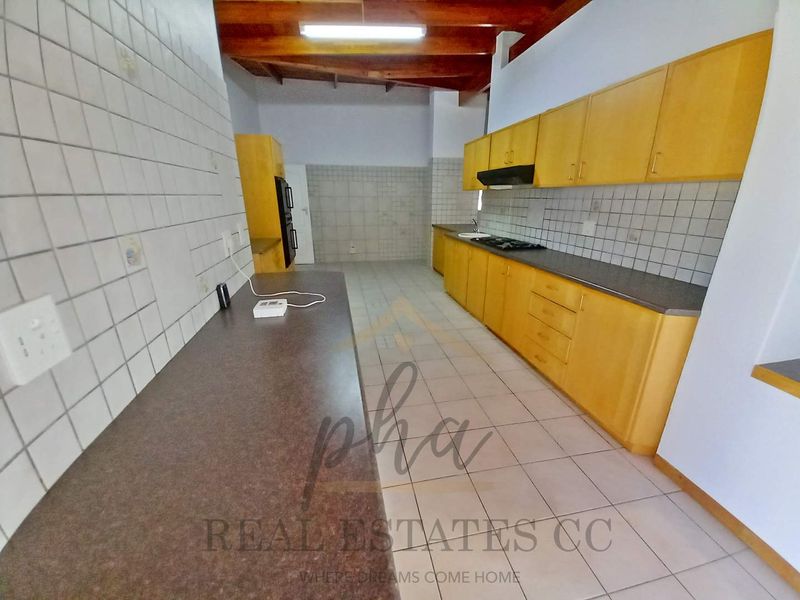 Extravagant House in the Heart of Hentiesbay, Walking Distance From Town - Photo 10