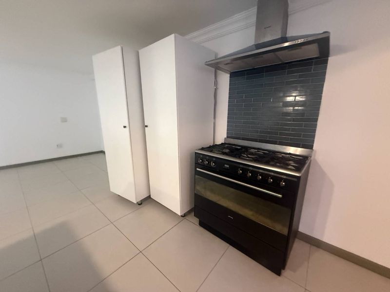 Exclusive Garden Cottage for the Discerning Tenant – Lockup & Go! - Photo 8