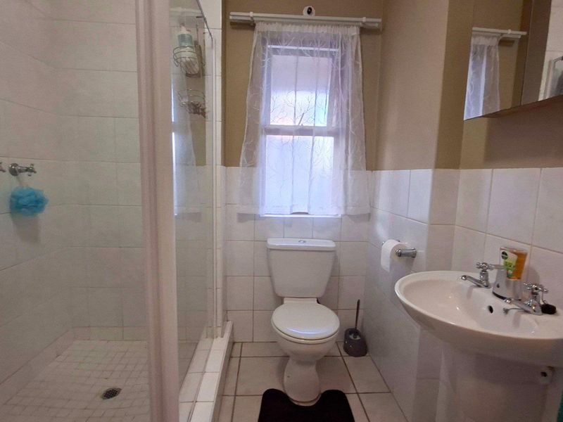 Lovely garden studio apartment available in Bryanston - Photo 10