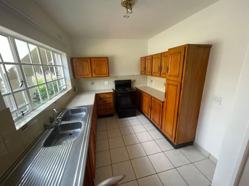 UNFURNISHED 2 BEDROOMS GROUND FLOOR - Photo 2