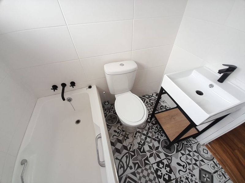 Astonishing estate ideally suited for a large family - Photo 9