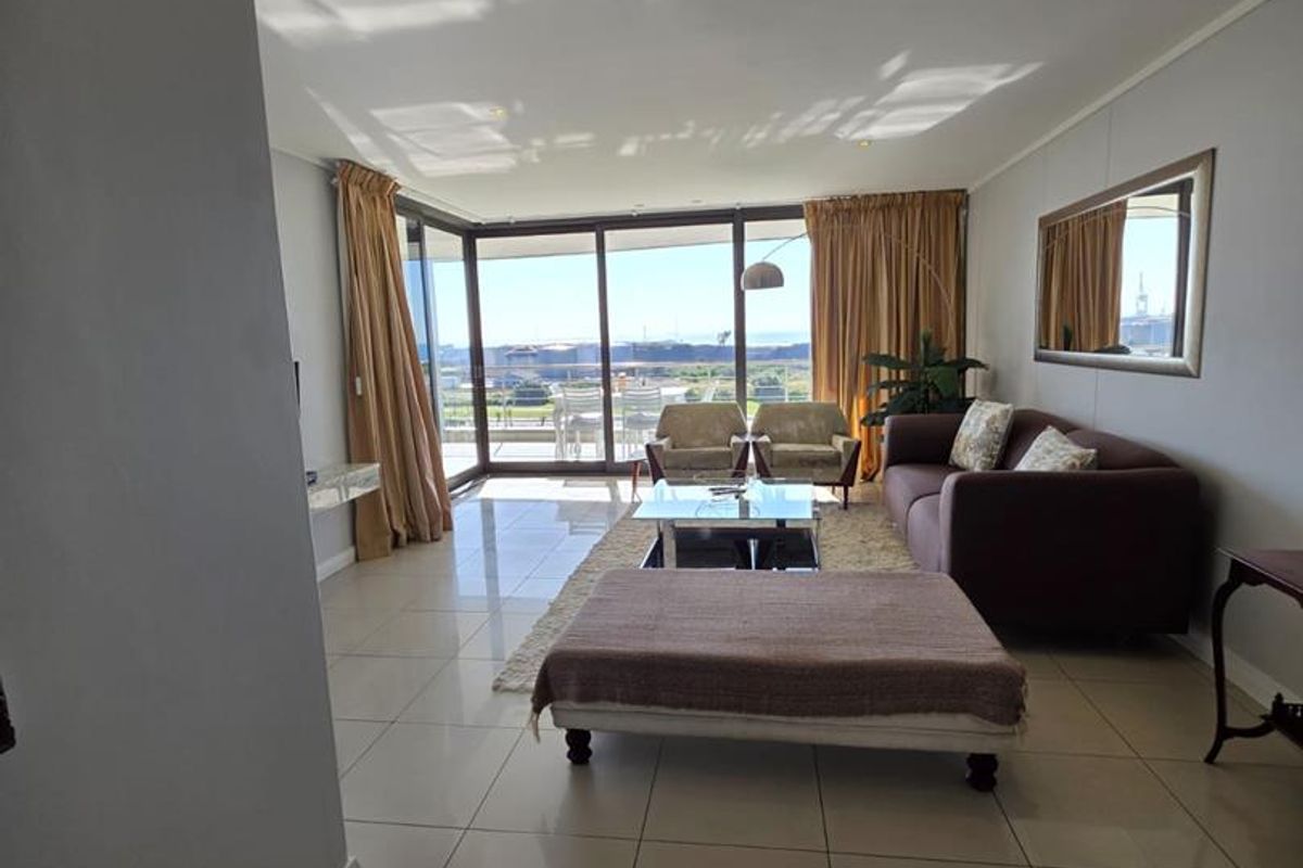 Fabulous Modern Upmarket Apartment. Available Immediately! - Photo 2