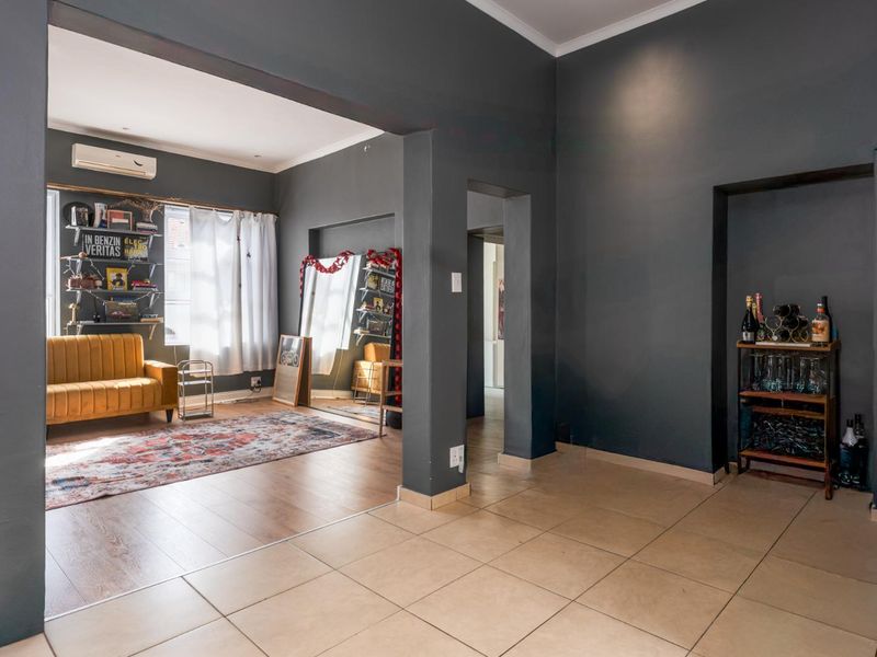 GR4 Zoned Home with Airbnb Potential - Photo 4