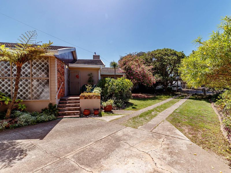 Nestled in the ever-popular suburb of Sunridge Park, this property offers more than just a home - it offers a lifestyle. - Photo 3