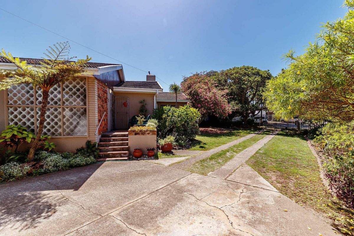 Nestled in the ever-popular suburb of Sunridge Park, this property offers more than just a home - it offers a lifestyle. - Photo 3