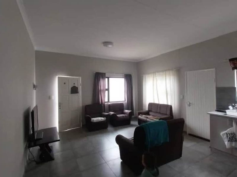 Osona Village Home: Cozy Living at N$660K! - Photo 4