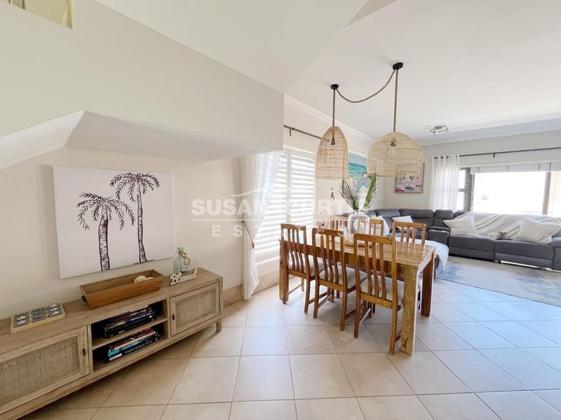 Renovated Family Home with Indoor BBQ & Entertainer’s Deck - Photo 5