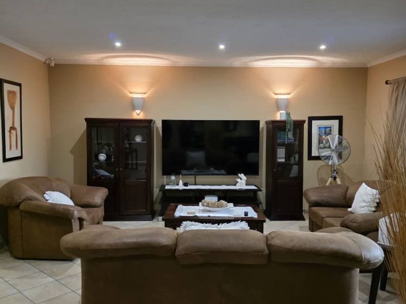Stunning townhouse for Sale Windhoek Golf Estates - Photo 8