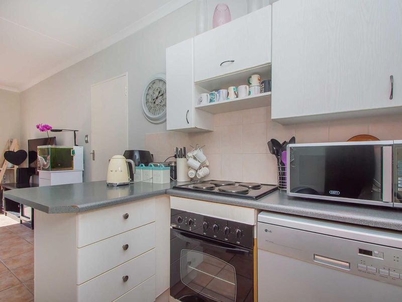 Low Maintenance and Low Levies, Neat as a Pin with Bird Lovers Garden. - Photo 5