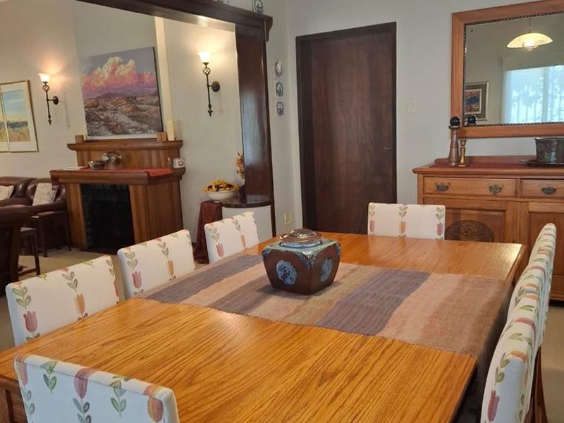 Spacious 5-Bed Residence with Consulting Rooms in Klein Windhoek - Photo 7