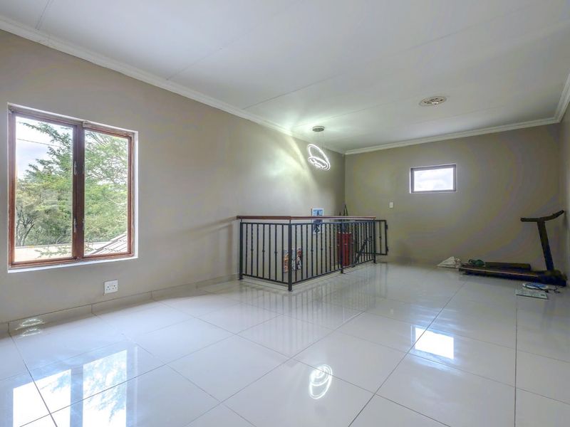 Four bedroom home in Security Estate - Olympus - Photo 10