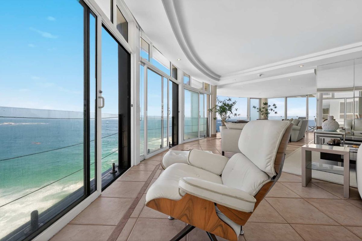 Prime Clifton Living: Secure, Spacious, and Scenic. - Photo 3