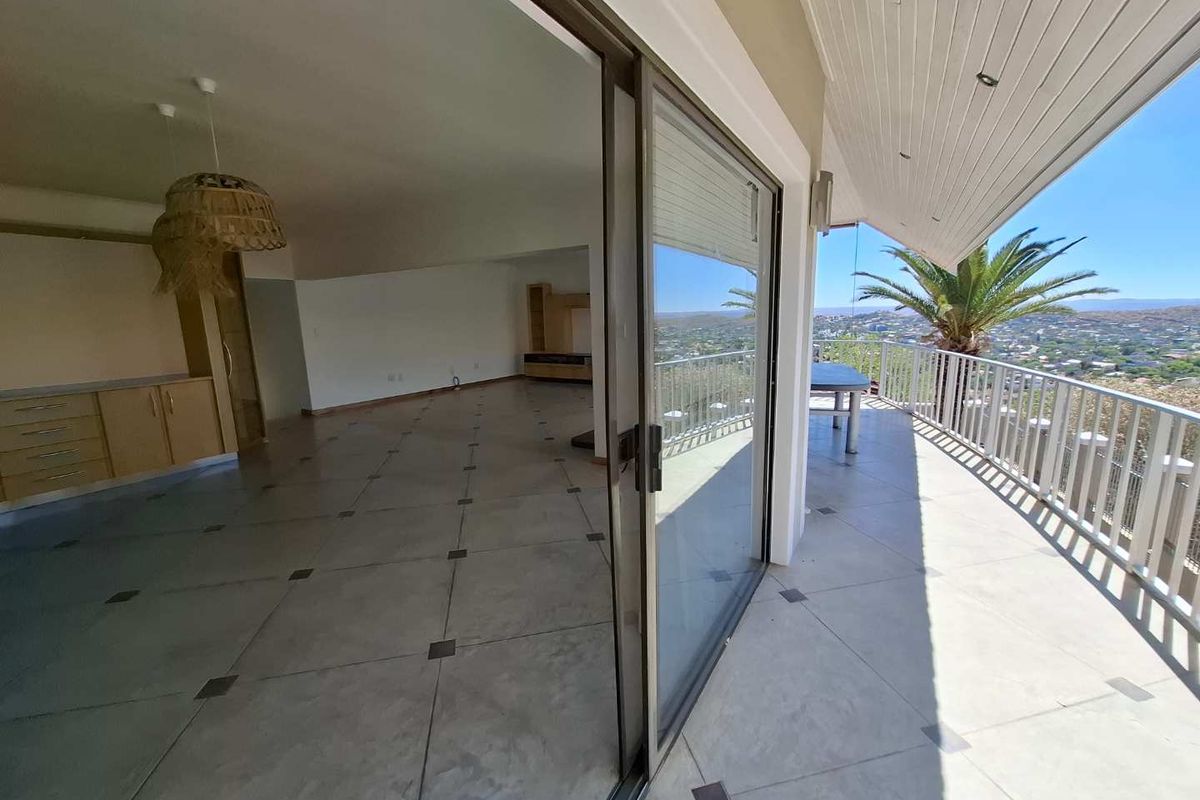 A Stately Home with Breathtaking Views - Photo 2