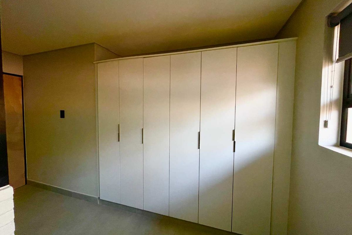 Exclusive Student Haven: 600m from Varsity College! - Photo 3