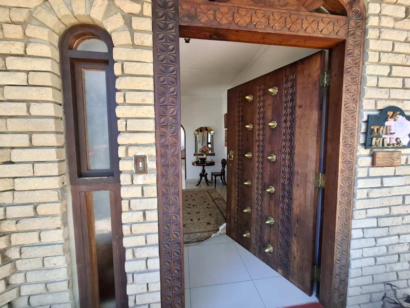 A rare find in a super location! - Photo 7