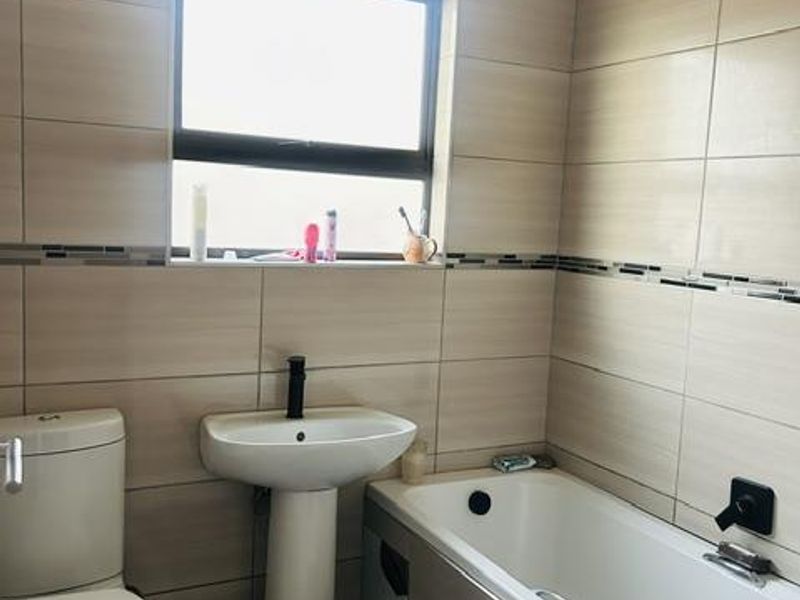 2 Bedroom House For Sale - Photo 7