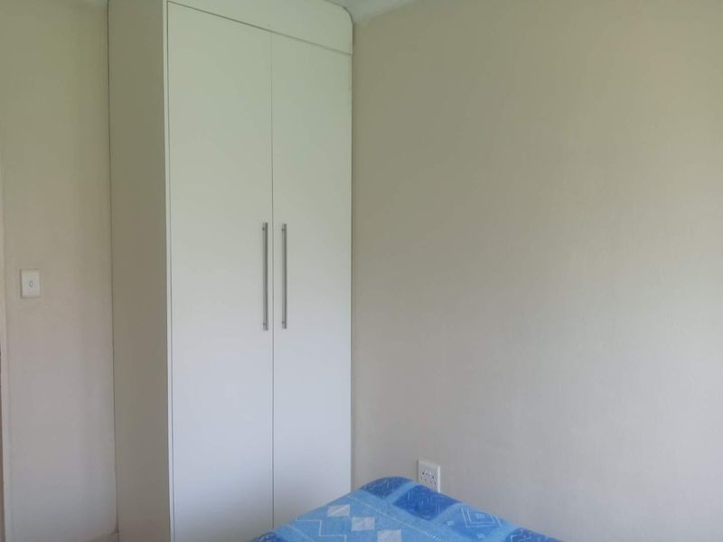 THREE BEDROOM TOWNHOUSE FOR SALE IN DAWN PARK - Photo 7