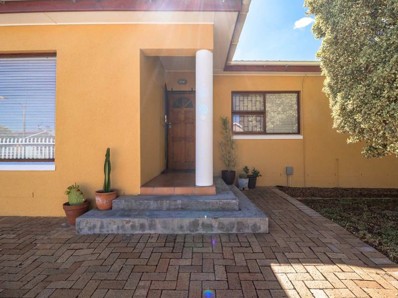 Spacious, Sunlit Sanctuary in Kuils River Awaits You - Photo 4