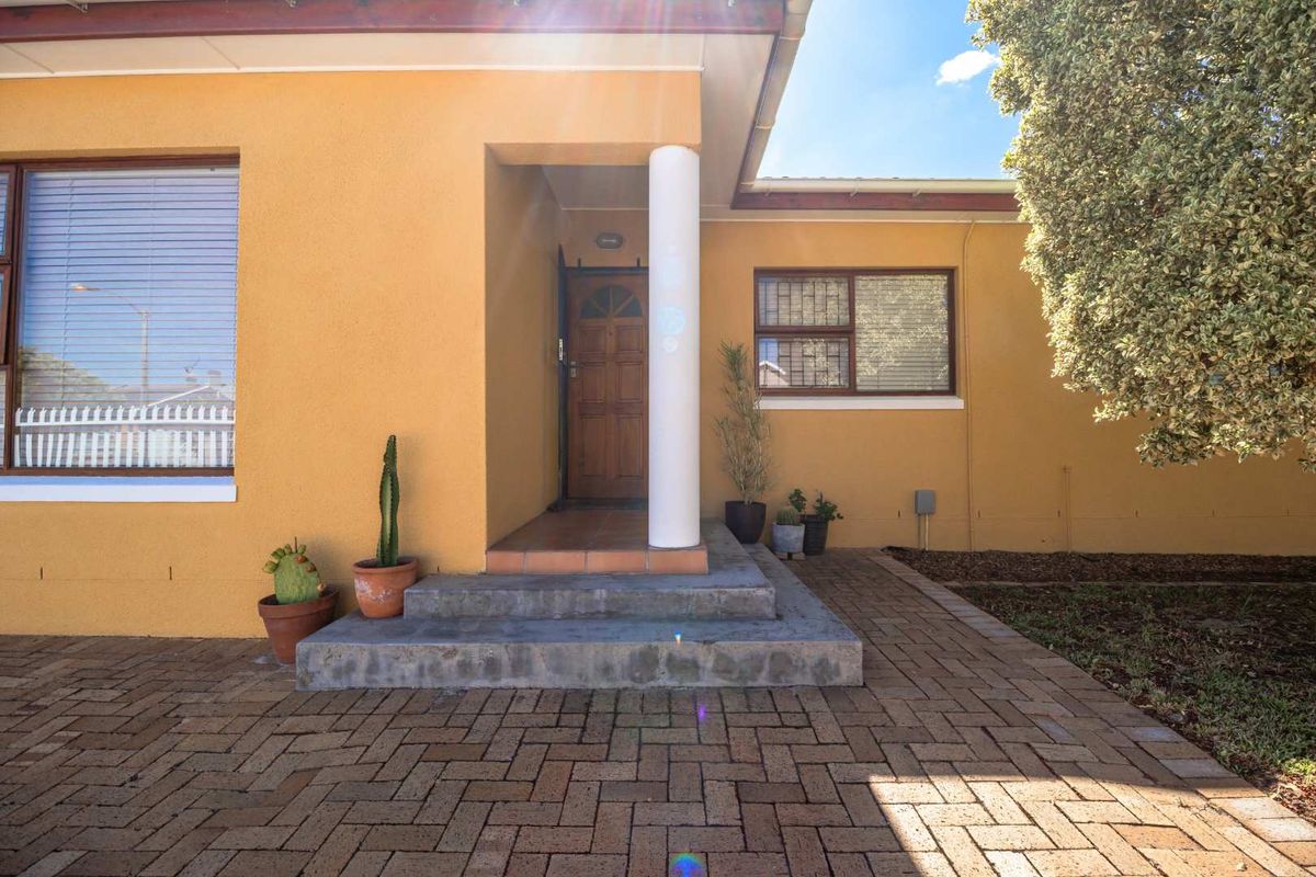 Spacious, Sunlit Sanctuary in Kuils River Awaits You - Photo 4