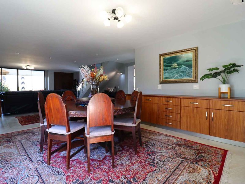 Exceptional 8-Bedroom Sea-View Property in Swakopmund - Photo 7
