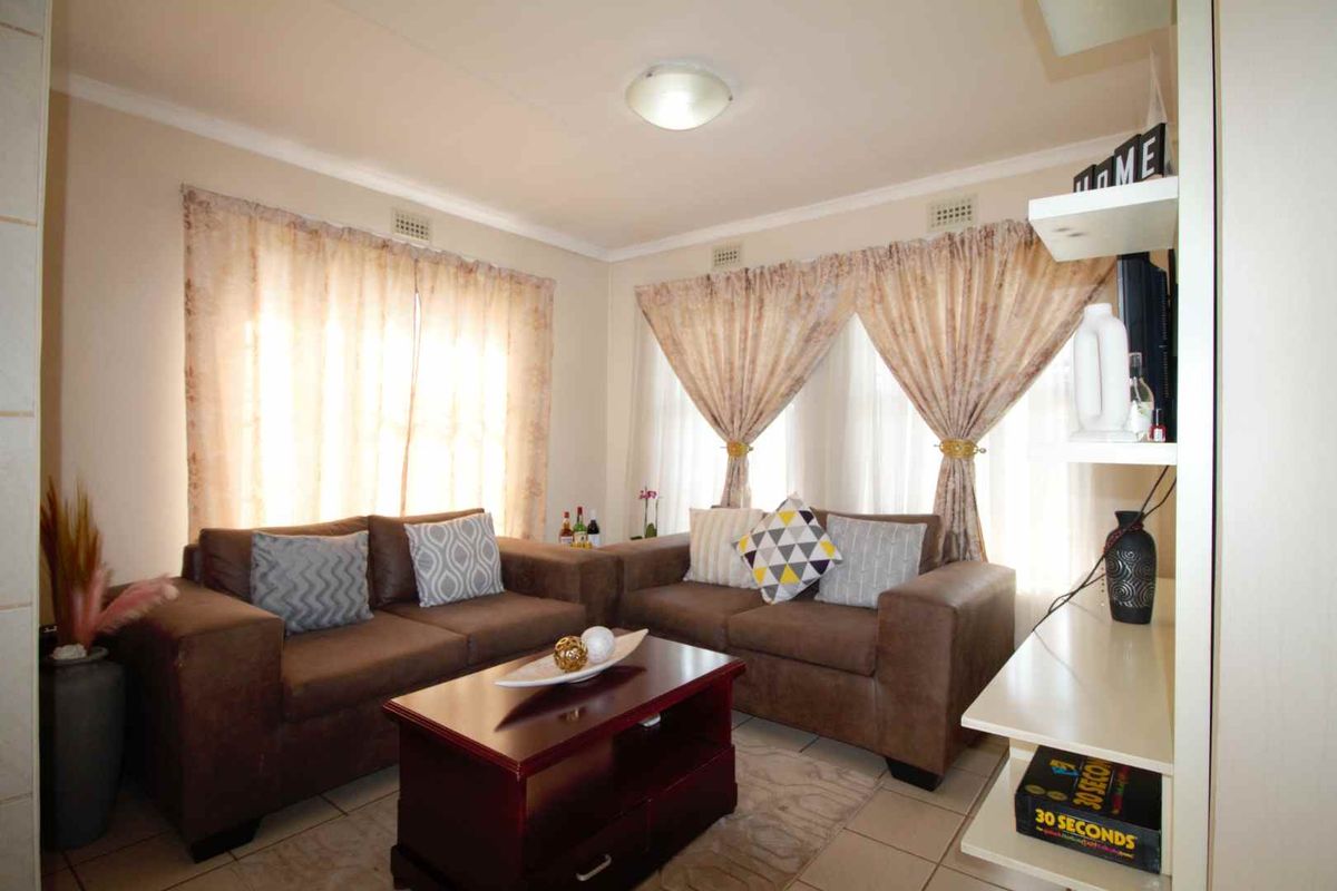 3 Bedroom house for sale in Clayville, Midrand Village Estate - Photo 3