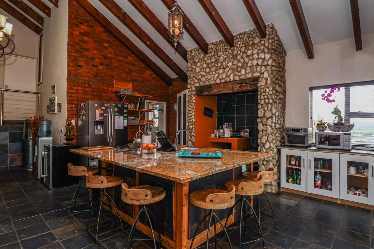 STUNNINGLY MODERN MULTI-LEVEL HOME OF DISTINCTION - Photo 4