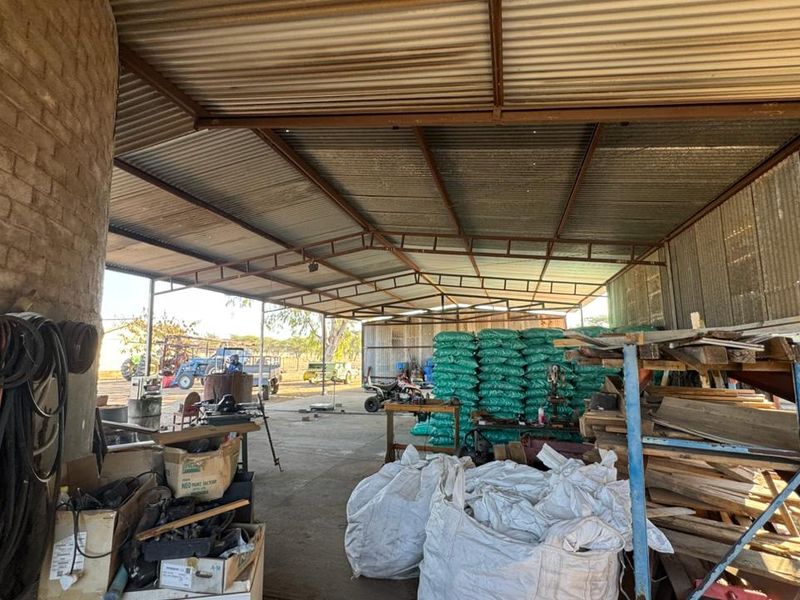 A genuine working farm for the serious agricultural buyer. - Photo 3