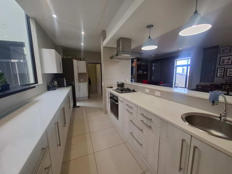 Luxury unit in Henning Villiage - Photo 2