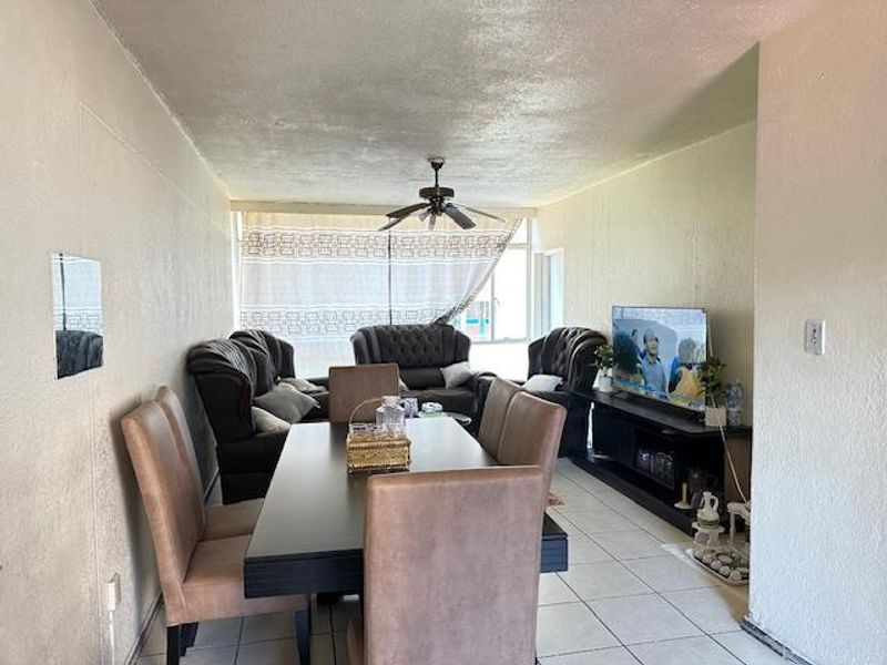 Invest or Settle: Ideal 1.5-Bedroom in Sunnyside - Photo 4