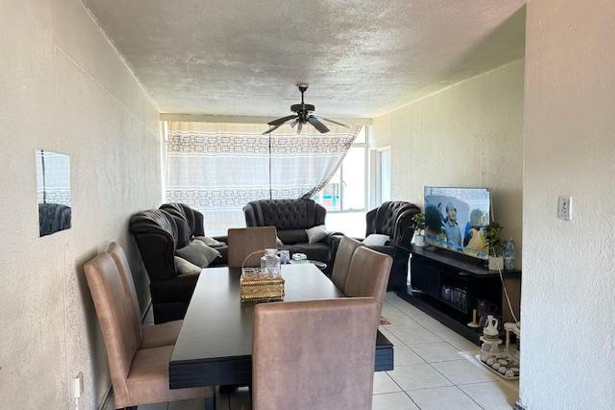 Invest or Settle: Ideal 1.5-Bedroom in Sunnyside - Photo 4