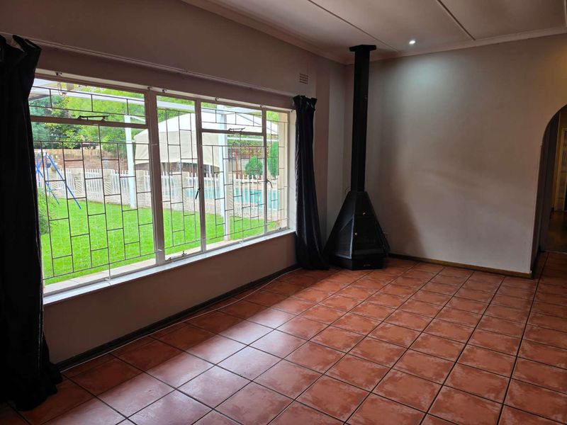 Family home with flatlet in Rhodesdene - Photo 6