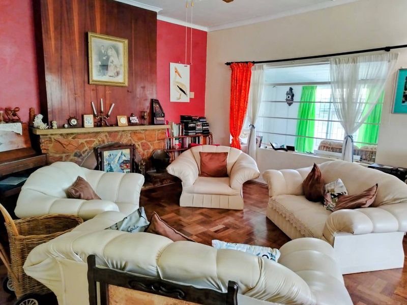 CHARMING HOME FULL OF POTENTIAL AND OLD WORLD WARMTH - Photo 7