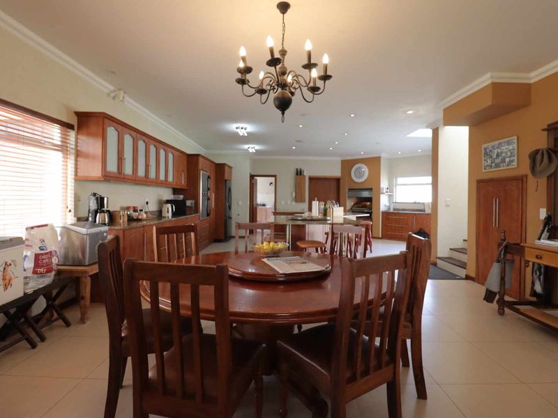 Luxury Family Home with Heated Indoor Pool, Sauna, and Private Garden - Rössmund, Namibia - Photo 5