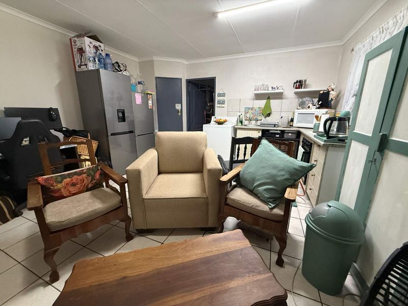 1 BED 1 BATH 1 CARPORT GROUND UNIT WITH GARDEN - Photo 7