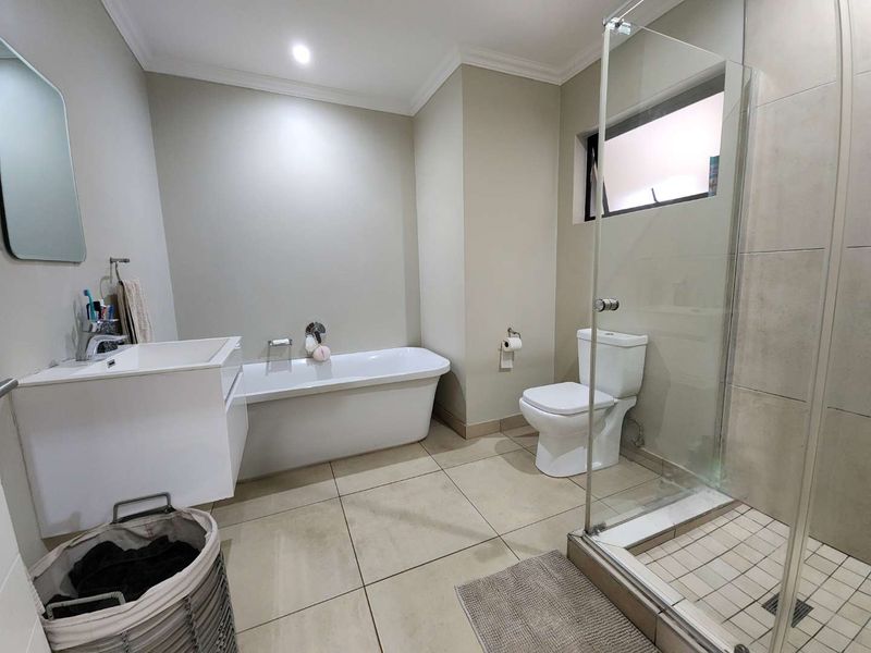 Two Bedroom Ground Floor Unit TO LET in Emberton Estate! - Photo 8