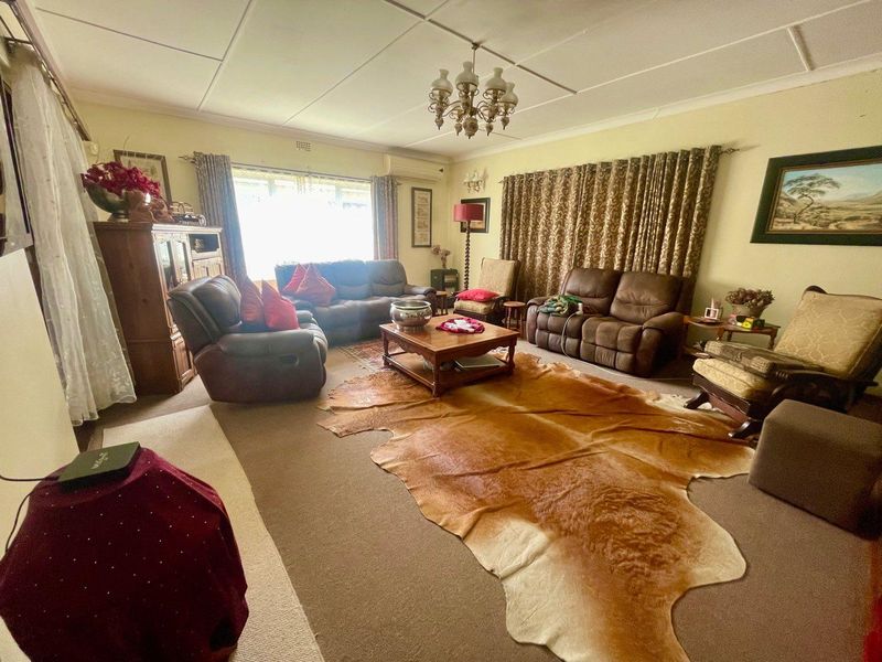 Beautiful 4 bedroom house with a flat for sale - Photo 4