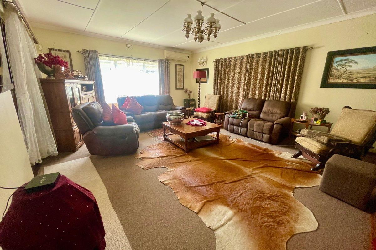 Beautiful 4 bedroom house with a flat for sale - Photo 4