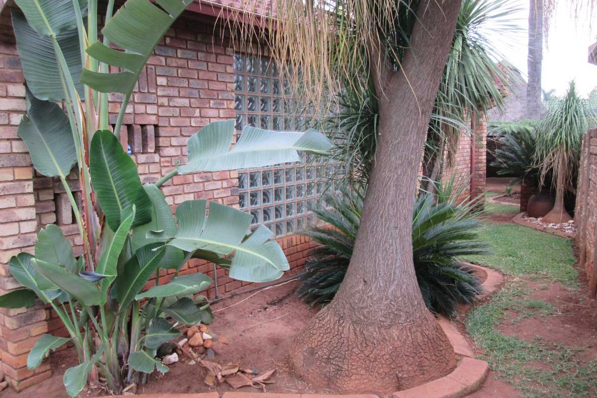A 3 BEDROOM HOUSE TO RENT IN DOORNPOORT - Photo 2
