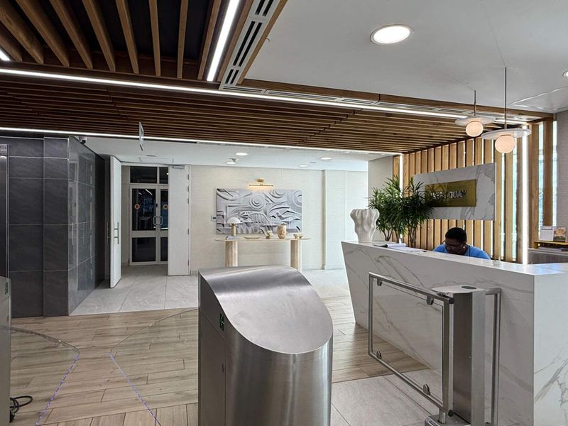 180m2 office to rent in Waterfront with balcony and canal views - Photo 3