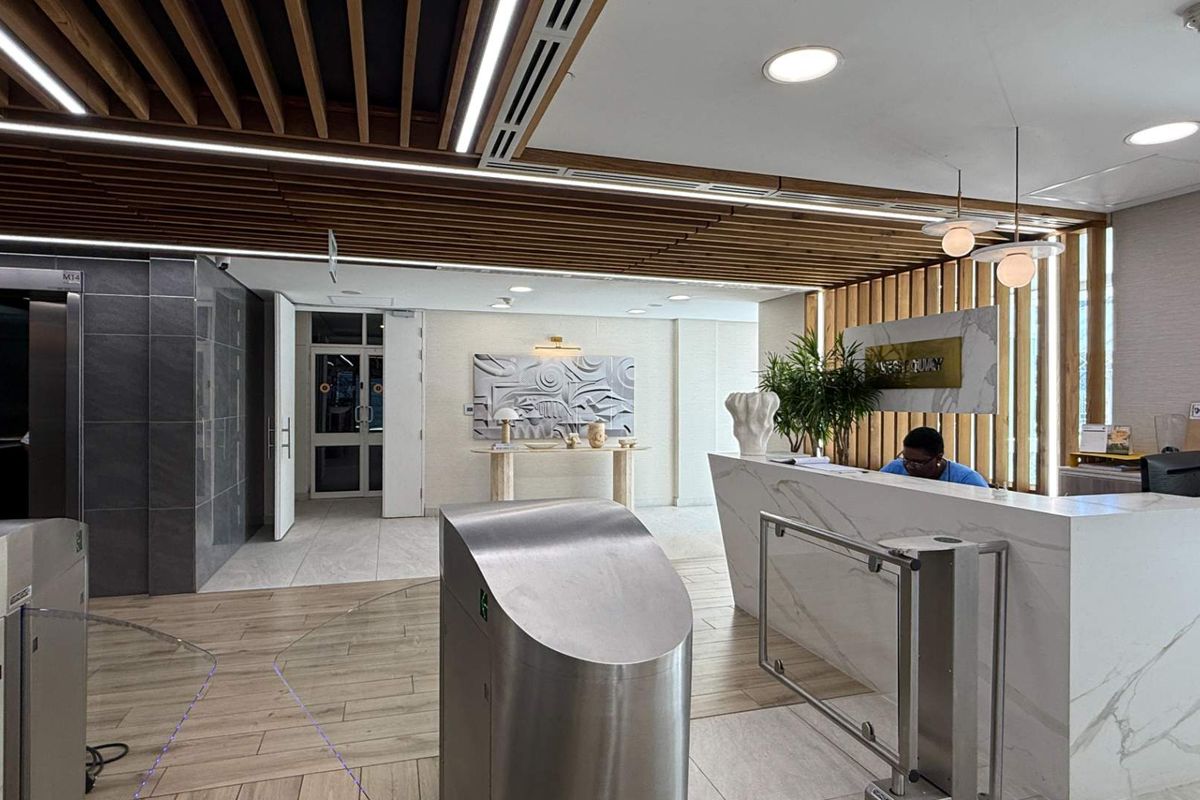 180m2 office to rent in Waterfront with balcony and canal views - Photo 3