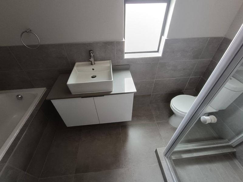 BRAND NEW 4 BEROOM HOUSE DIRECT FROM THE DEVELOPER - Photo 9