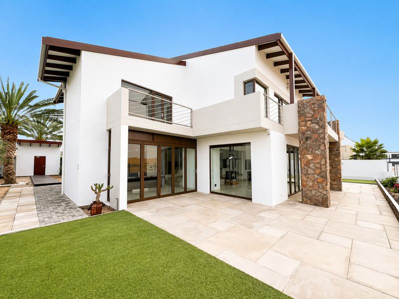 Exceptional Dune-Facing Luxury Estate in Prime Location - Photo 4