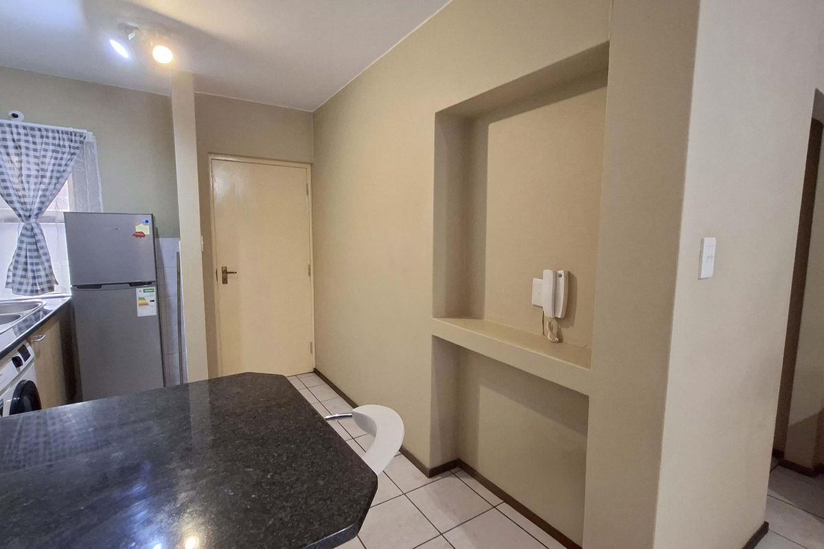 Lovely garden studio apartment available in Bryanston - Photo 5