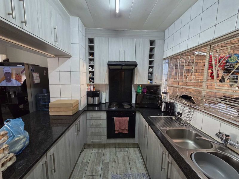 Your Perfect Duplex Starts Here - Photo 4
