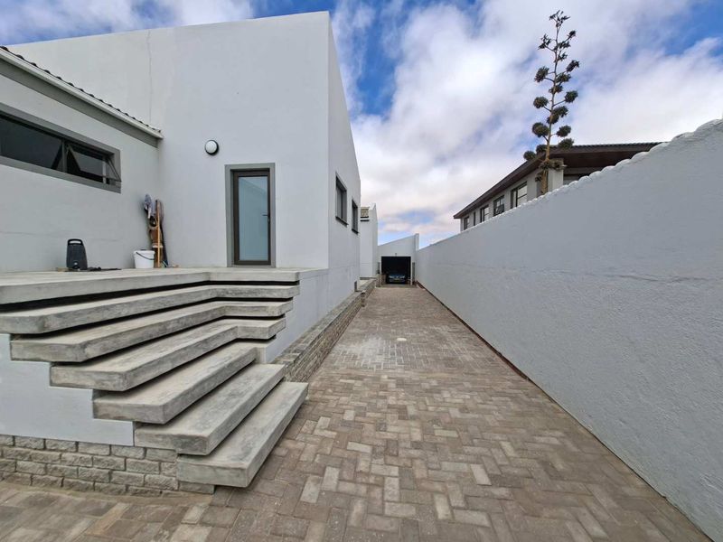 Location! Location! Location! - Photo 2