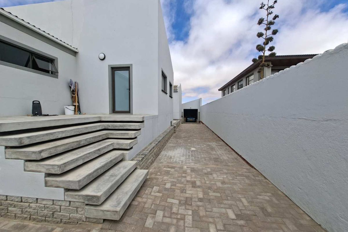 Location! Location! Location! - Photo 2