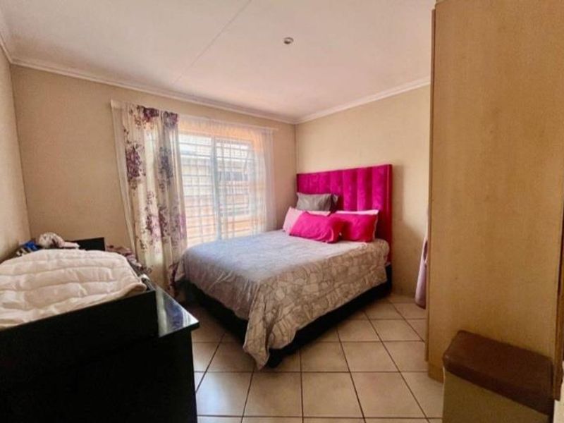 Family Home For Sale - Photo 8